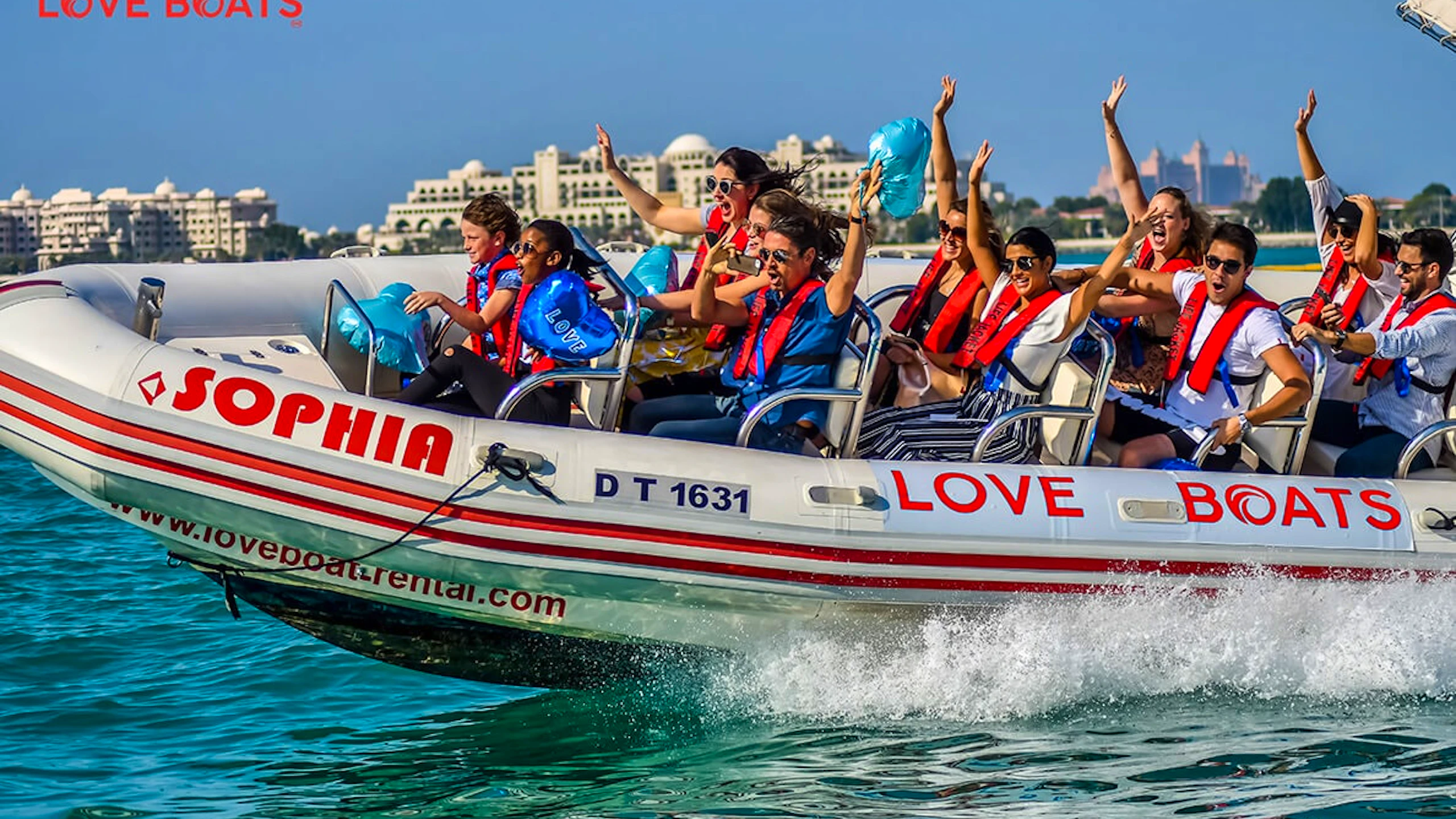 Love Boat Sightseeing Tour Dubai