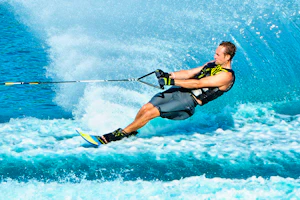 Water Skiing Dubai