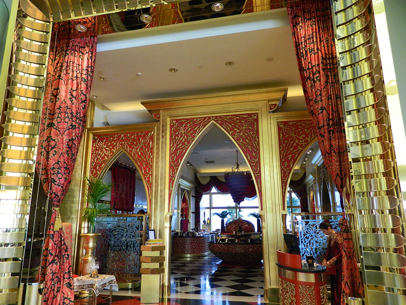 Discover Dubai by night and dine at Burj Al Arab-Al Iwan Thrillark