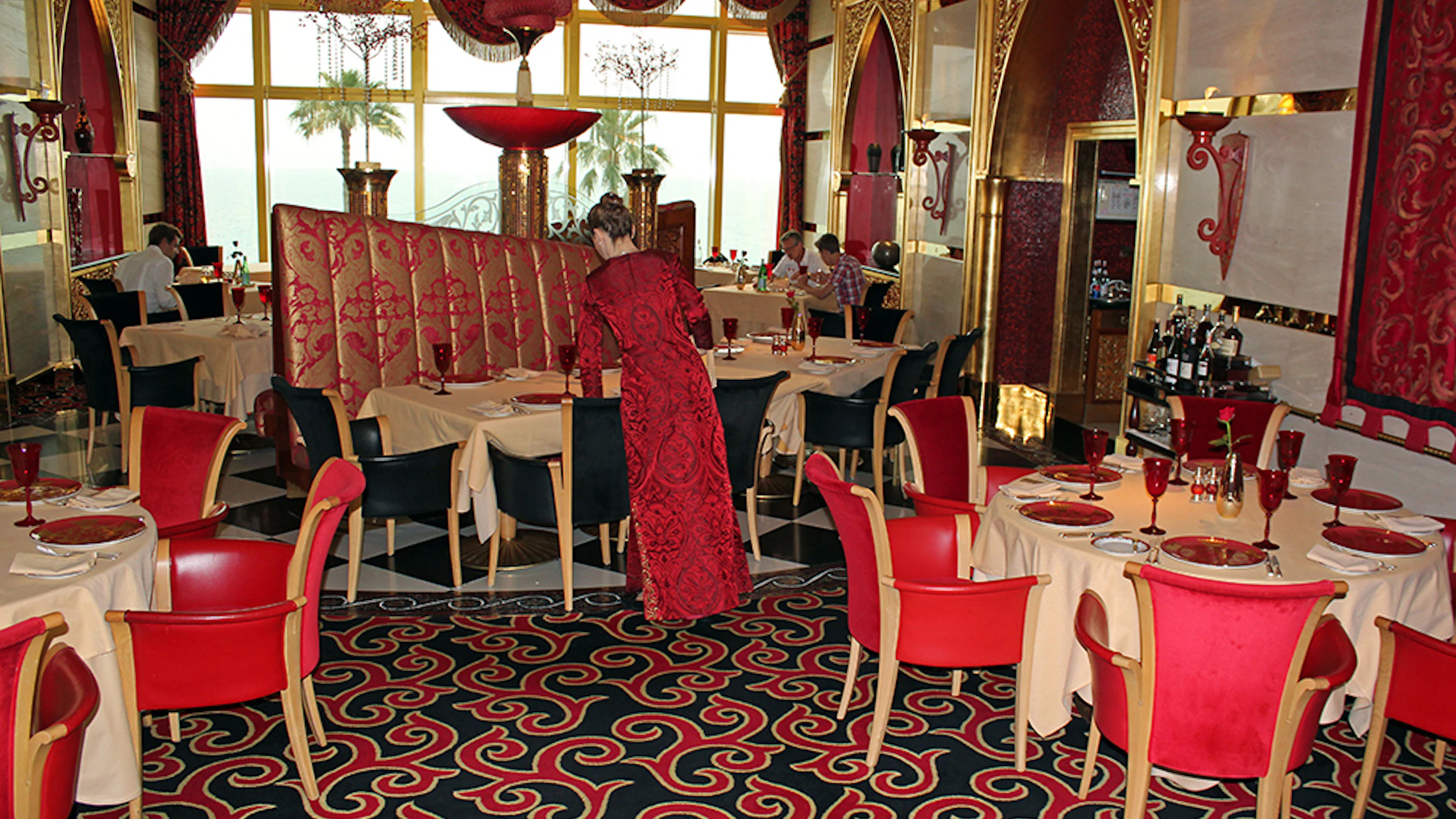 Discover Dubai by night and dine at Burj Al Arab-Al Iwan Price