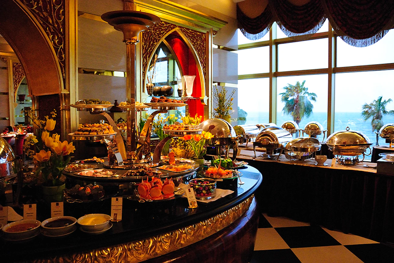 Discover Dubai by night and dine at Burj Al Arab-Al Iwan Ticket
