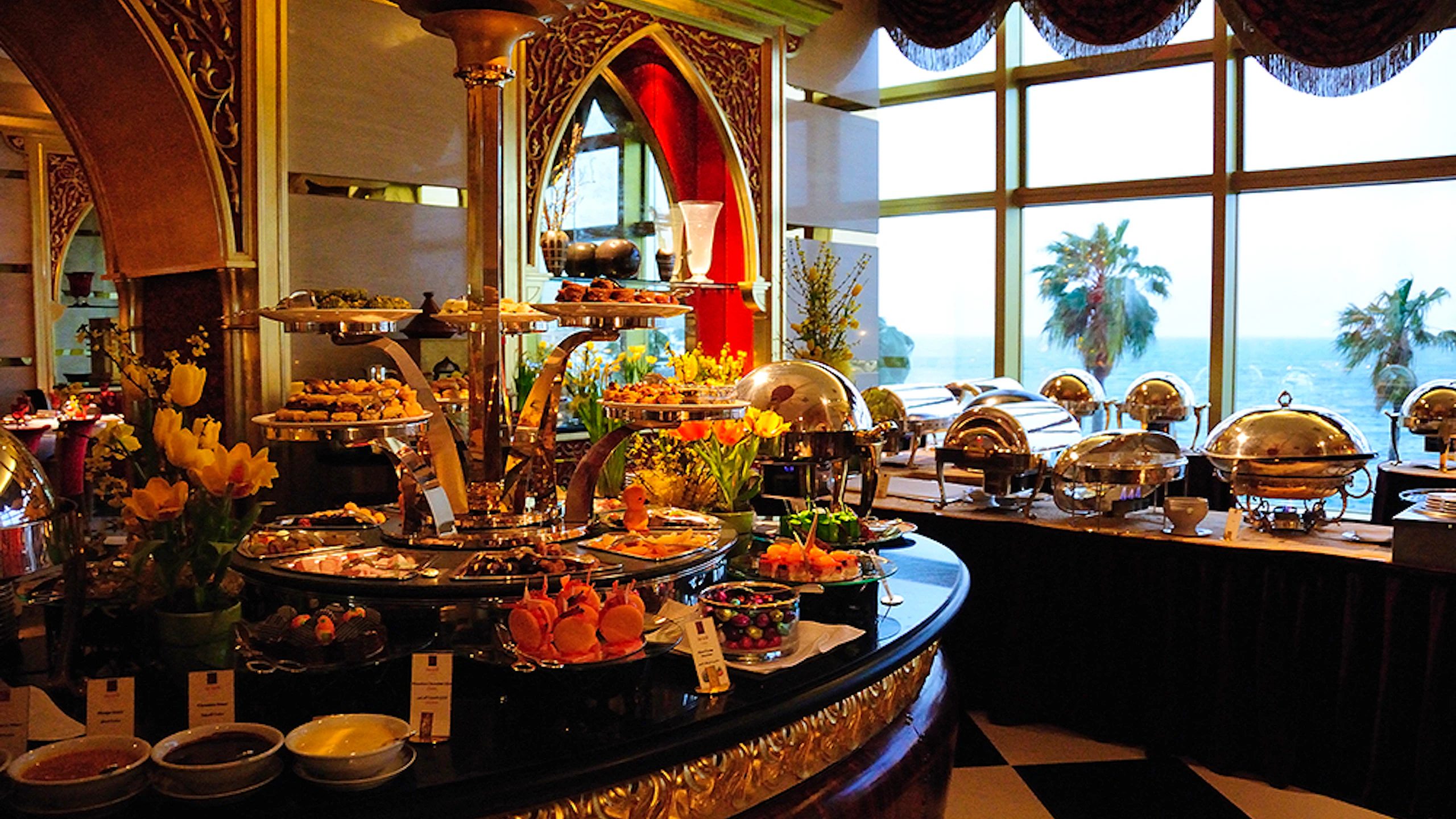 Discover Dubai by night and dine at Burj Al Arab-Al Iwan Ticket