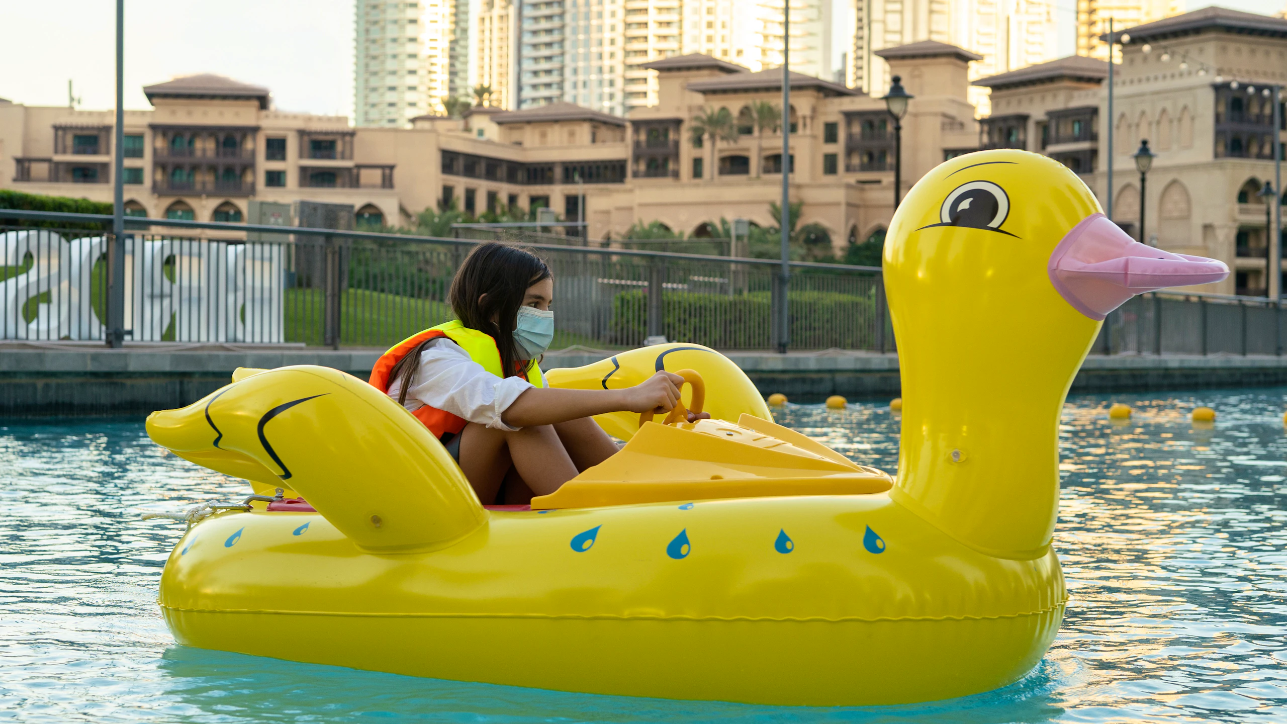 Dubai Fountain Flamingos Boat Experience