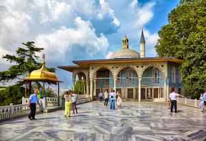 Topkapı Palace: Entry Ticket with Guided Tour