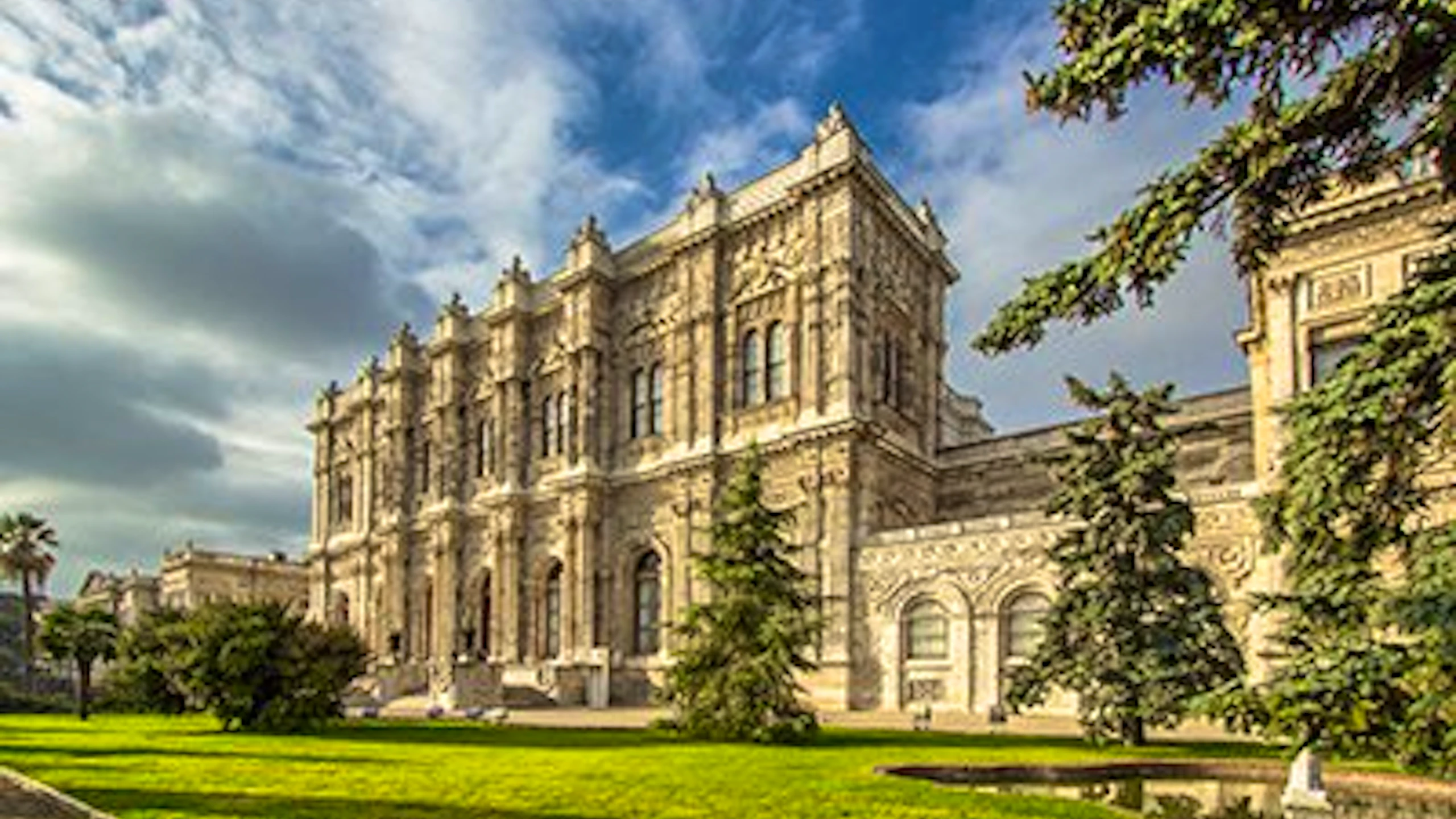 Dolmabahce Palace Access with Guided Tour