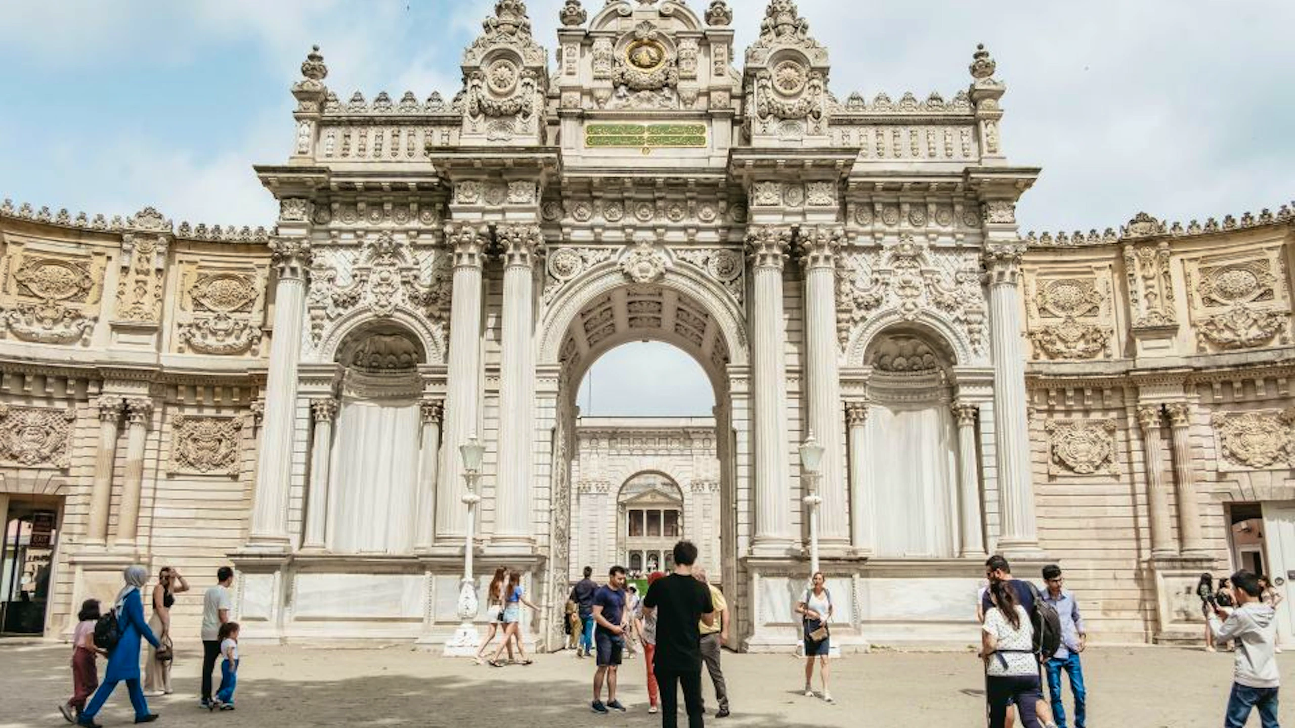 Dolmabahçe Palace: Entry with Guided Tour Ticket Location