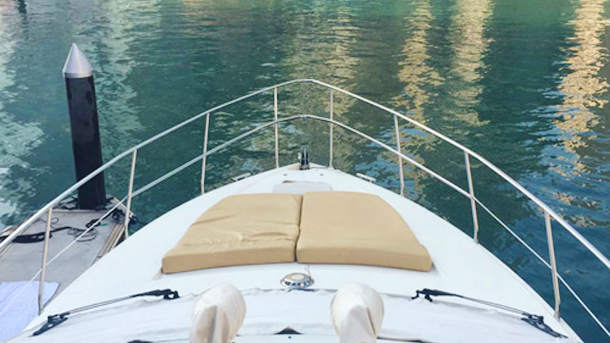 Dubai Private Yacht: 52 Feet 