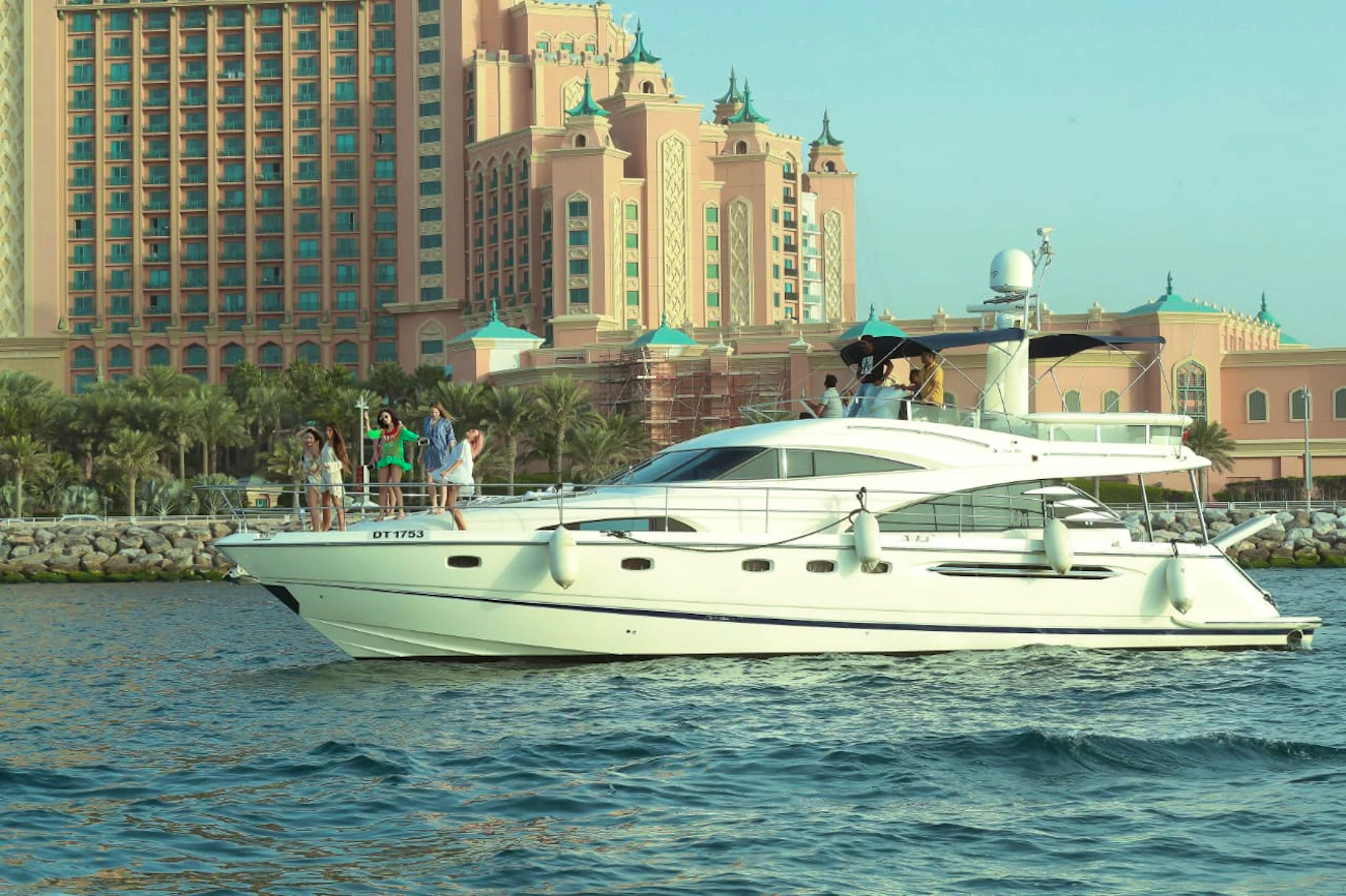 Dubai Private Yacht: 65 Feet