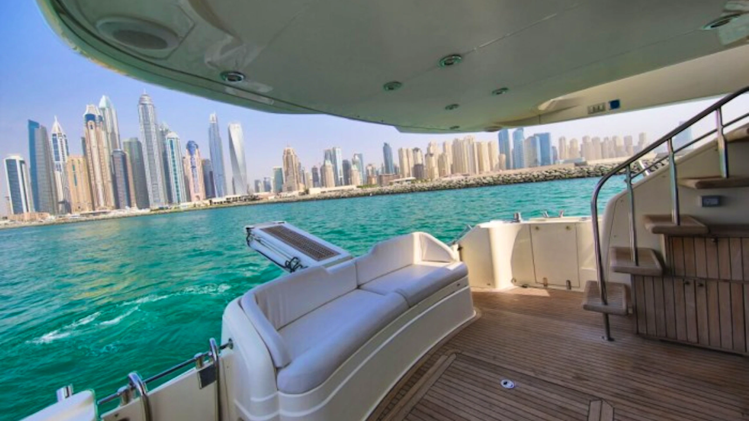Dubai Private Yacht: 65 Feet Location
