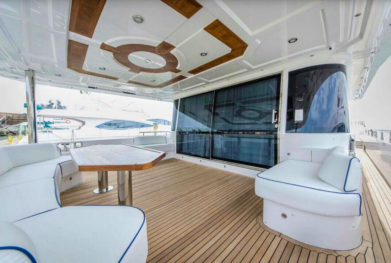 Dubai Private Yacht: 75 Feet 