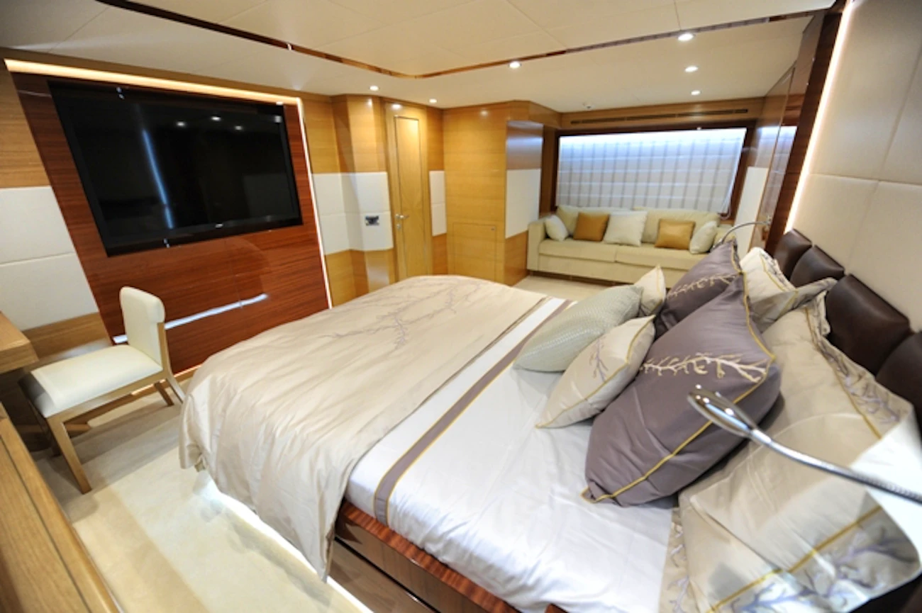 Dubai Private Yacht: 75 Feet Review