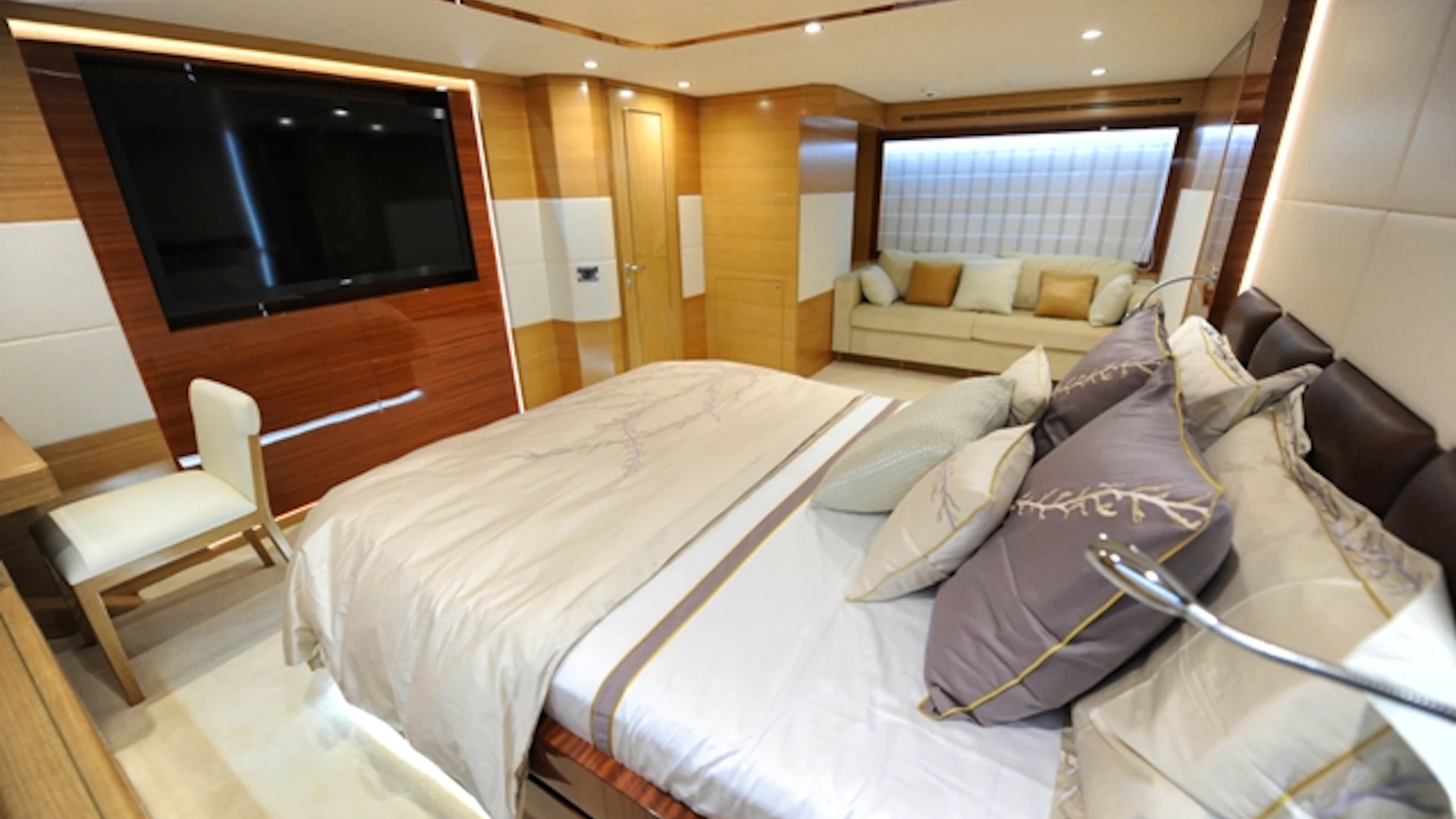 Dubai Private Yacht: 75 Feet Review