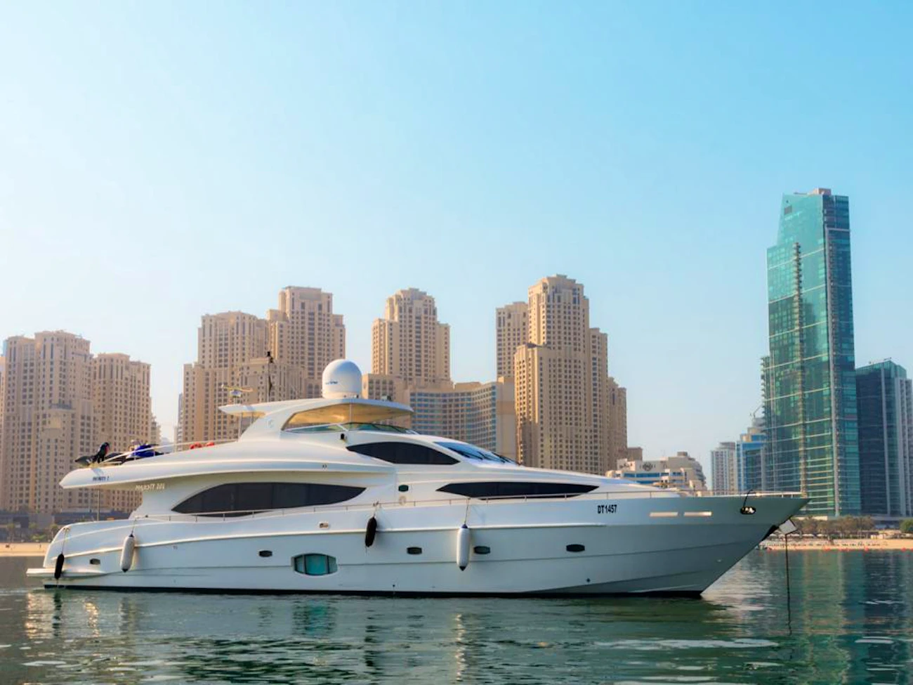 Dubai Private Yacht: 101 Feet