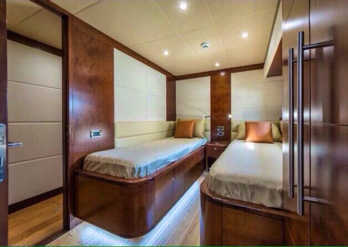 Dubai Private Yacht: 88 Feet Location