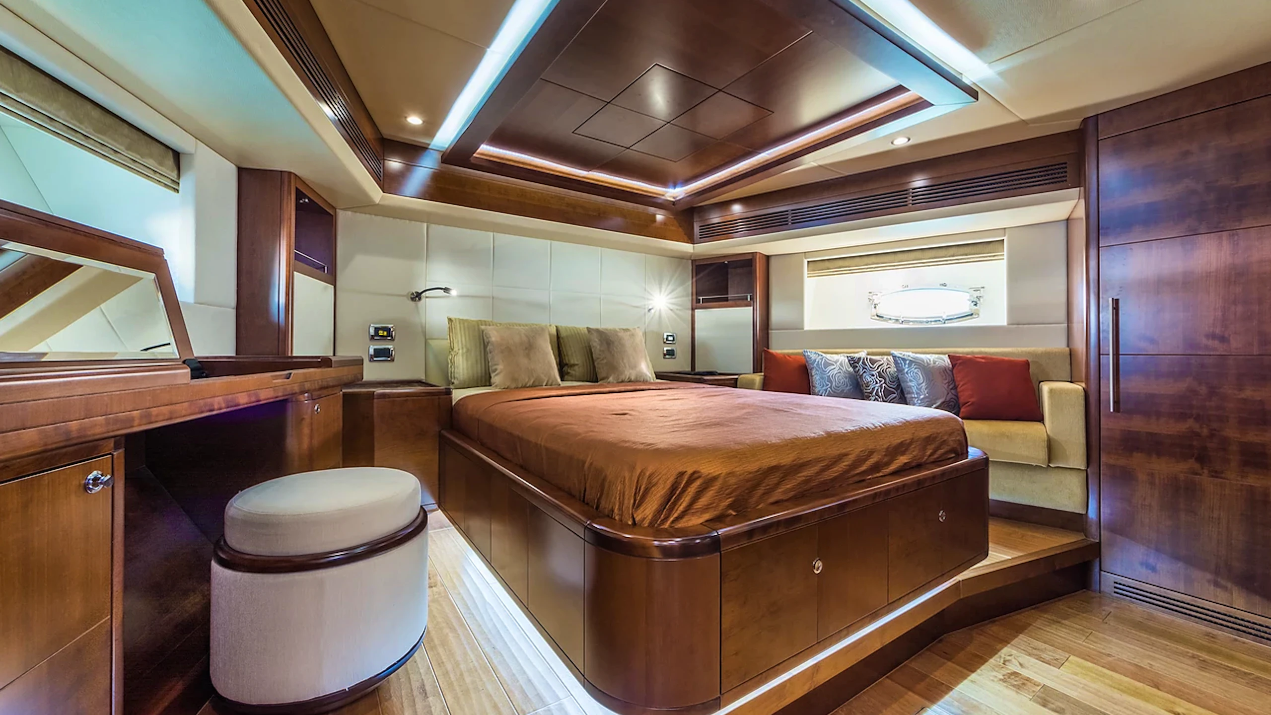 Dubai Private Yacht: 88 Feet Price