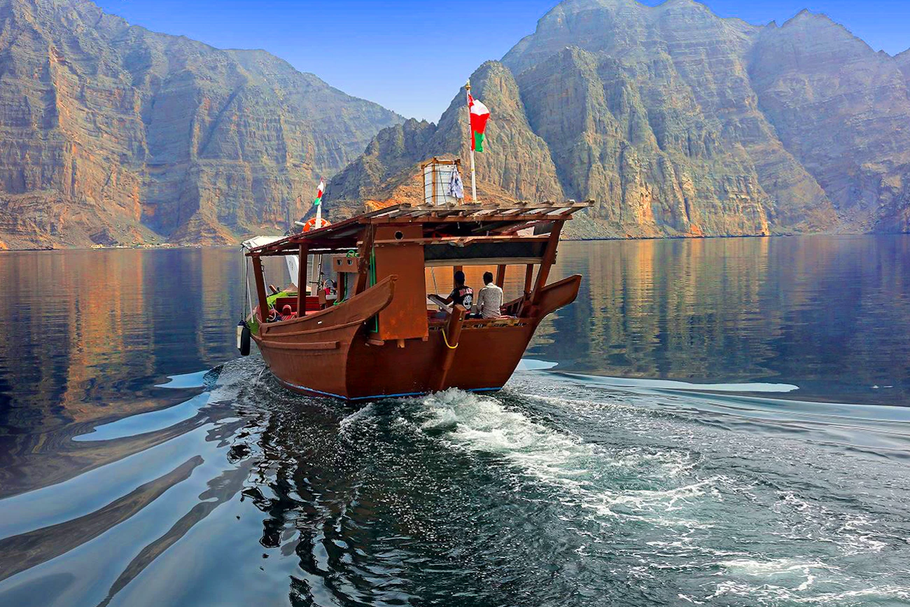 To Khasab: Full Day Trip with Dhow Cruise & Dolphin Watching Ticket