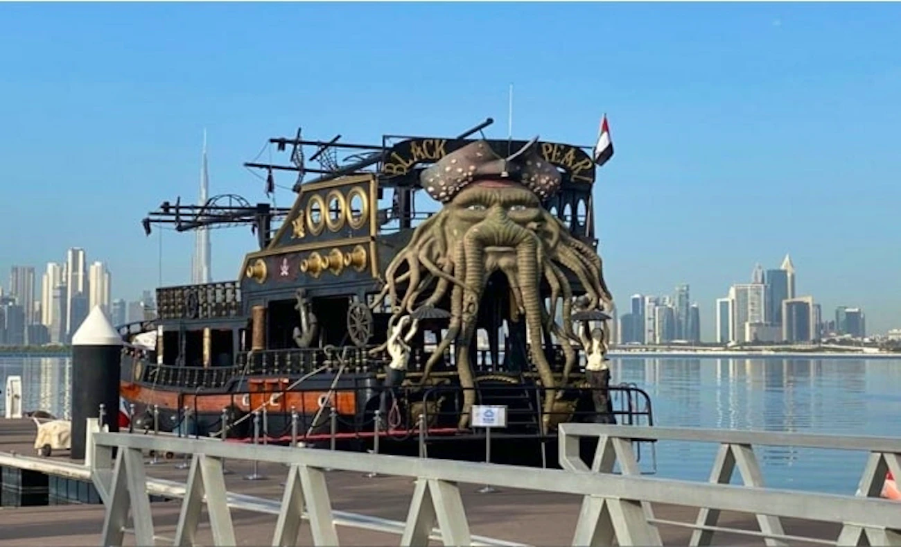Luxury Black Pearl Dinner Cruise in Dubai Canal Price