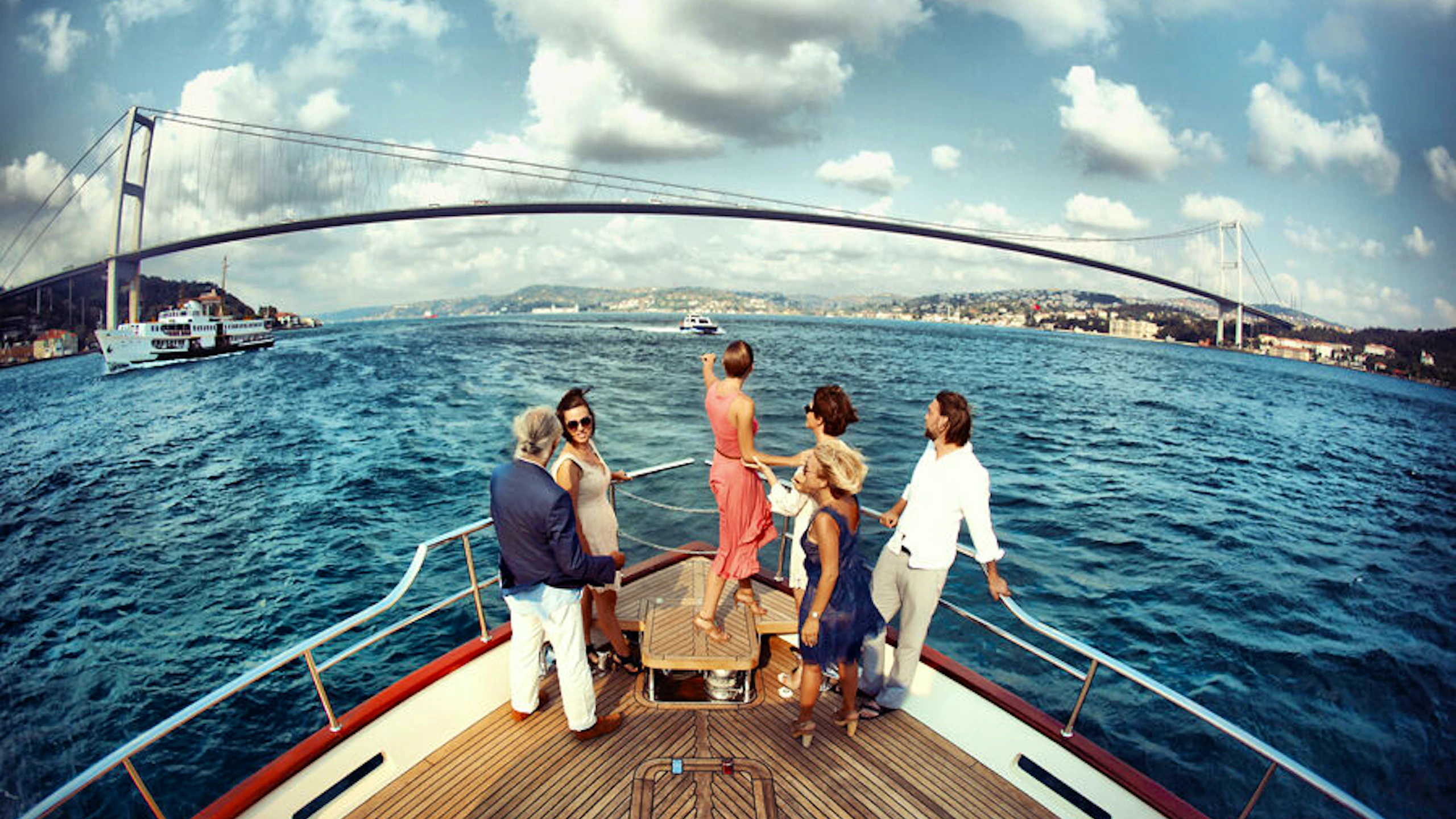Half-day Istanbul Sightseeing by Bosphorus Cruise with Pierre Loti Hill Cable Car Ride Price