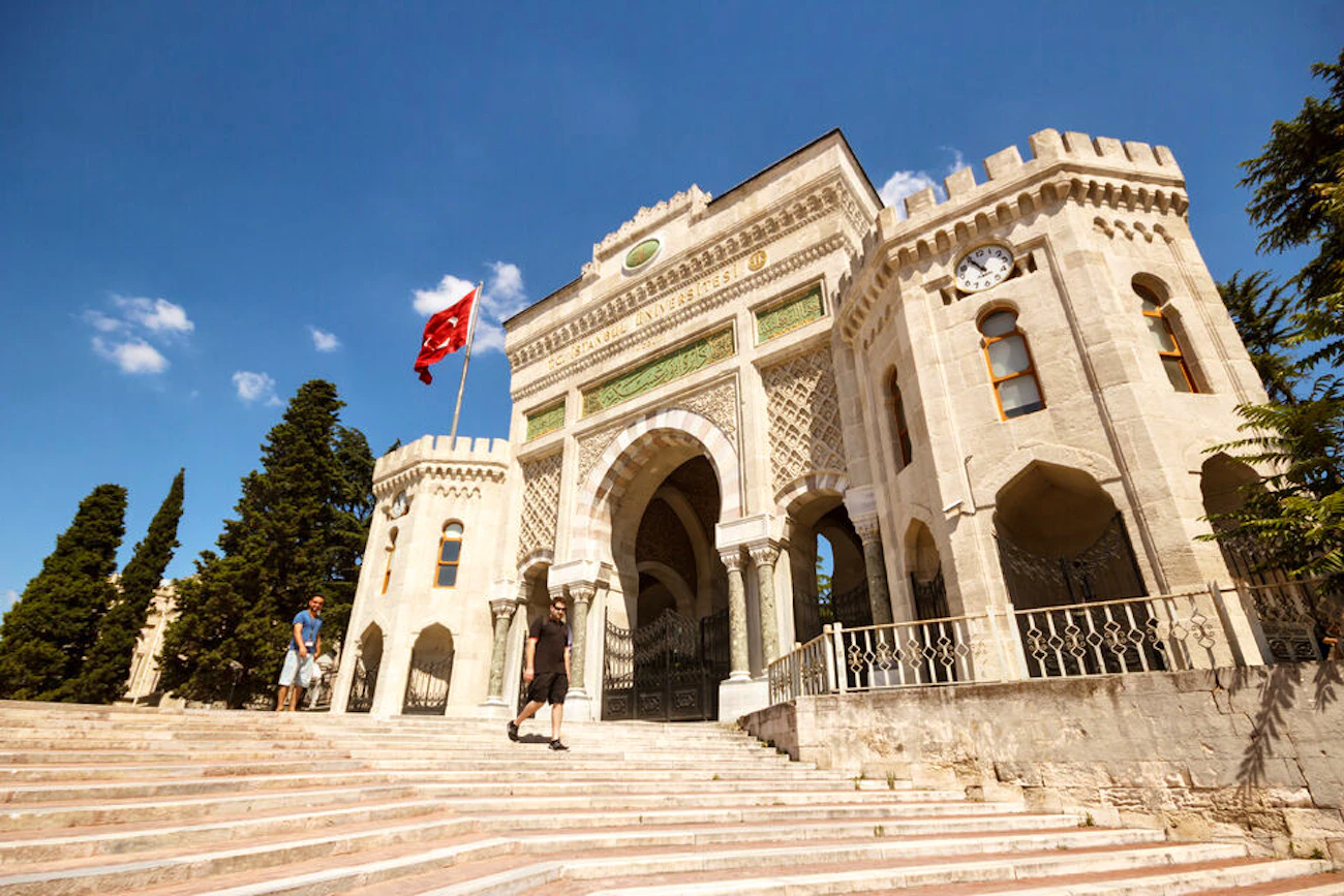 Secrets of Istanbul: 5-Hour Walking Tour with Lunch Ticket