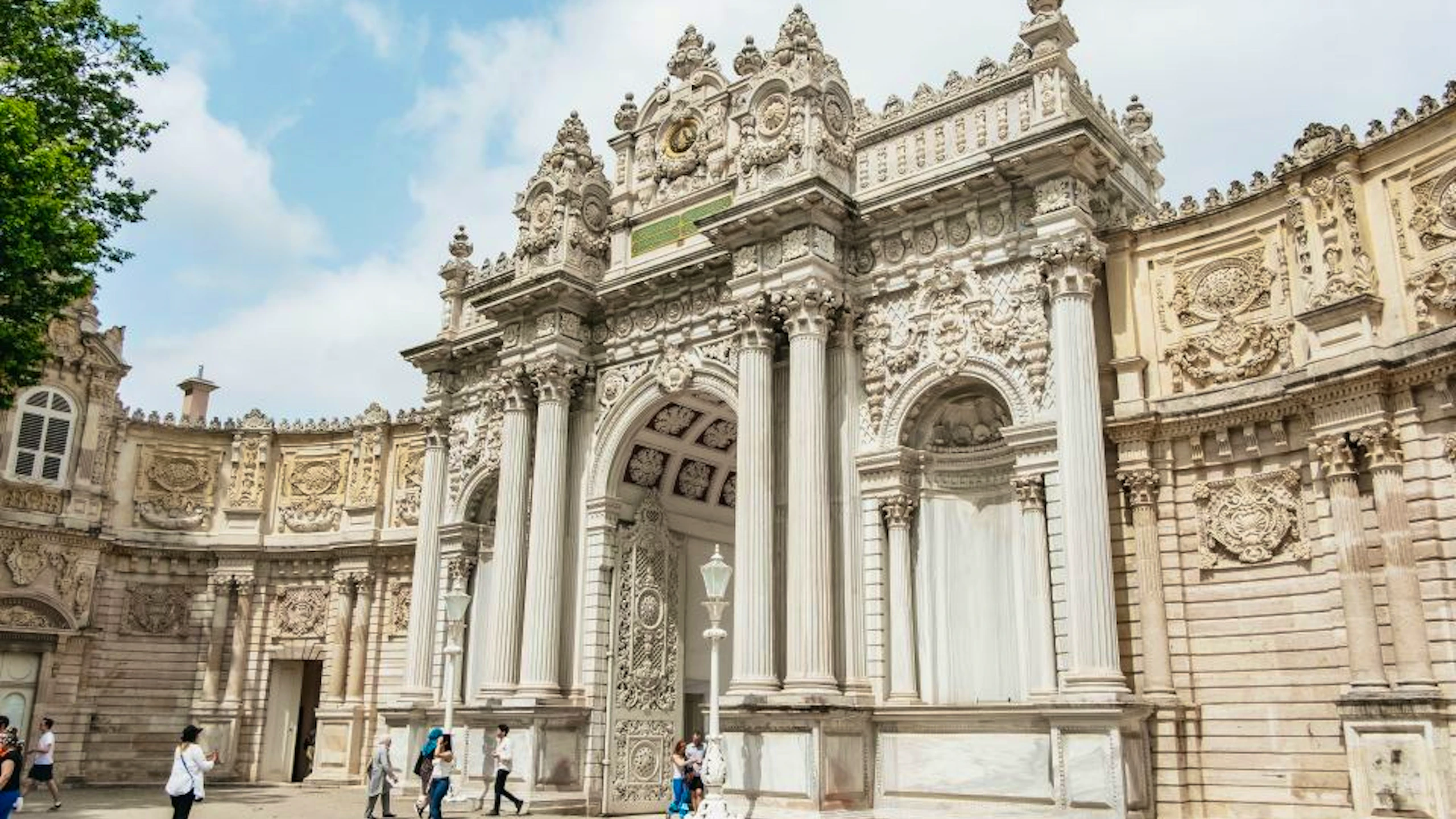Dolmabahce Palace Tickets with Highlights Tour & Audio Guide