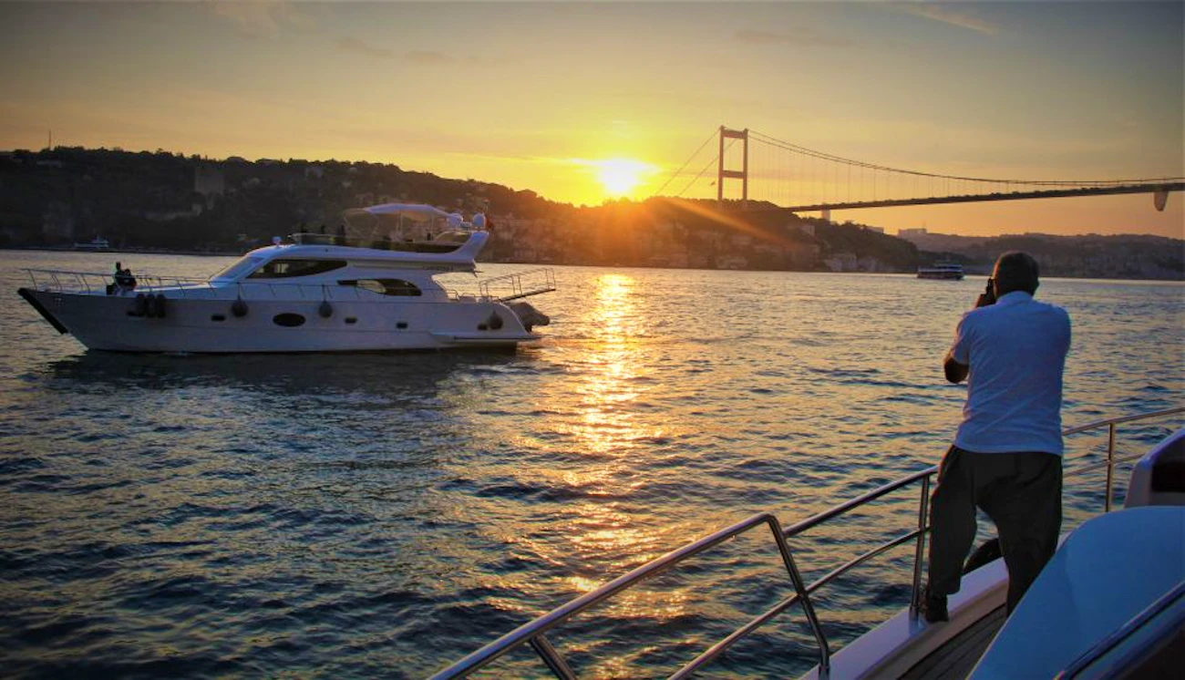 Evening Sunset Cruise in Istanbul with Luxury Yacht