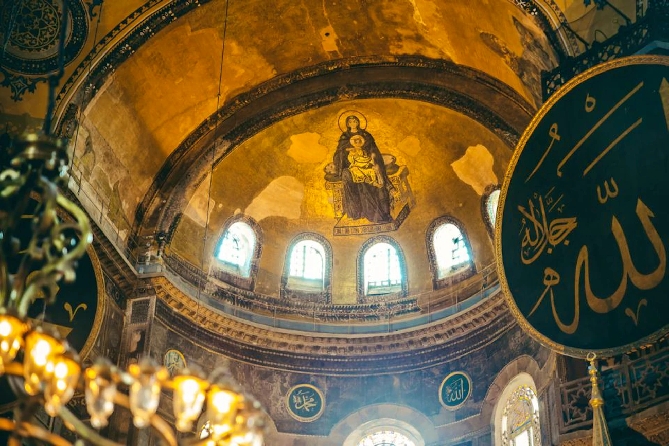 Istanbul VIP Tour Combo : Hagia Sophia, Topkapi Palace and Basilica Cistern Location