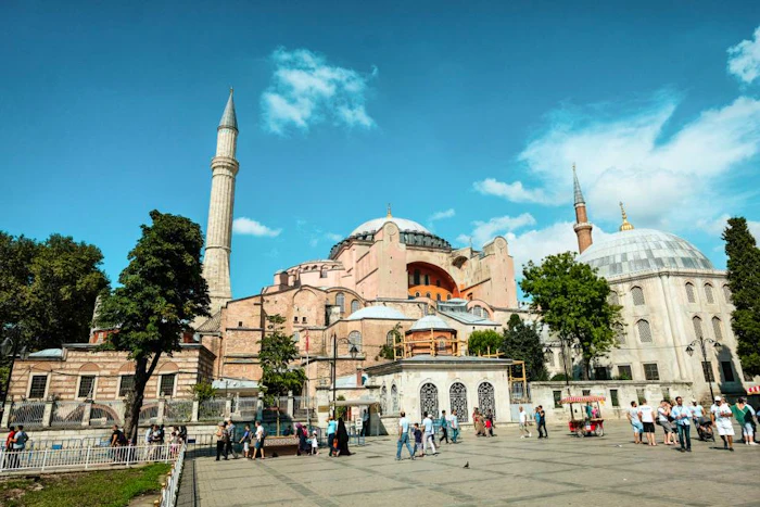 Istanbul VIP Tour Combo : Hagia Sophia, Topkapi Palace and Basilica Cistern Discount