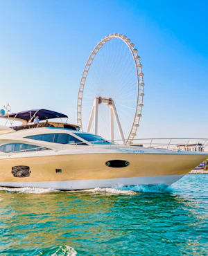 1-Hour Luxury Marina Yacht Sharing Tour