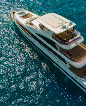 4-Hour Luxury Super Yacht Experience with Unlimited Alcohol