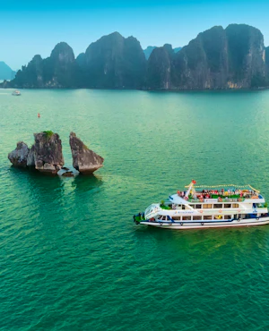 Ha Long Bay Luxury Cruise with Buffet Lunch & Kayak Experience